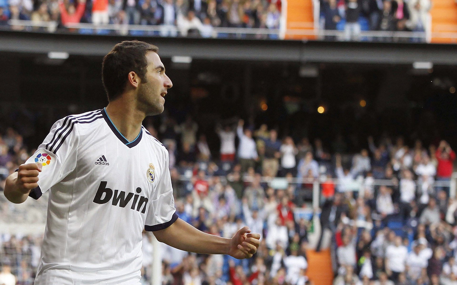 詹姆斯出席球鞋发布活动引关注，詹姆斯官宣